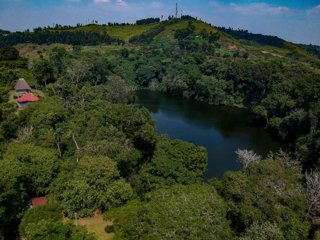 Отель Lake Nkuruba Nature Reserve Durama Экстерьер фото
