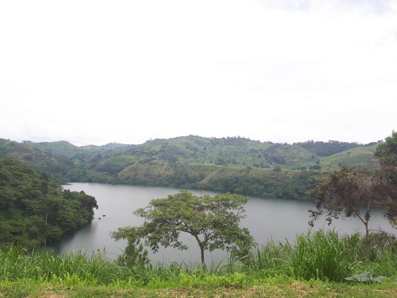 Отель Lake Nkuruba Nature Reserve Durama Экстерьер фото